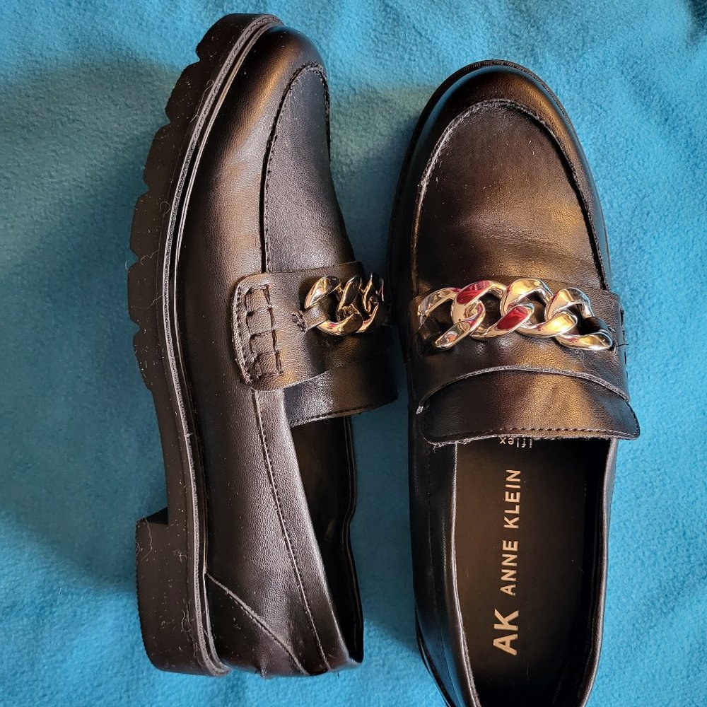 Anne Klein Black Loafer with Decorative Silver Chain - Picture 1 of 3